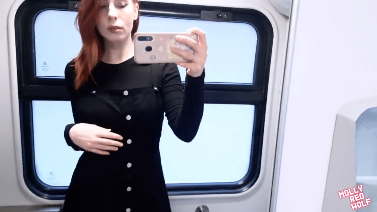 Проводница поезда трахает своего пассажира порно видео